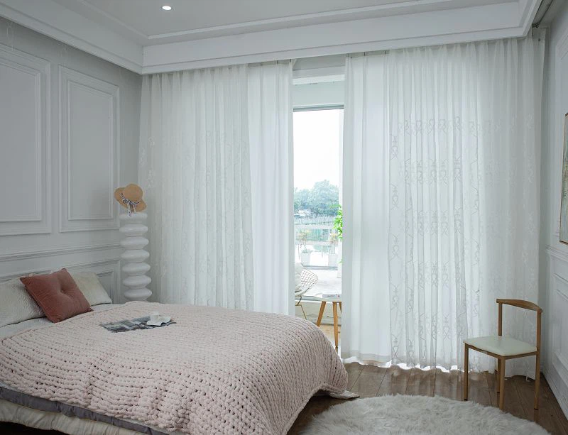 सूर्य-प्रतिरोधी एंटी-स्नैग यूरोपीय फीता कढ़ाई वाली विंडो स्क्रीन